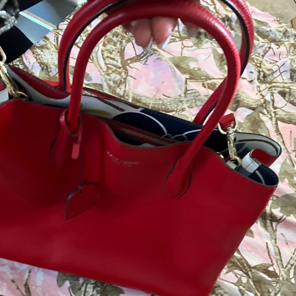 Kate spade ♠️ Red Pebbled Leather Tote with Top Handles - Picture 4 of 9